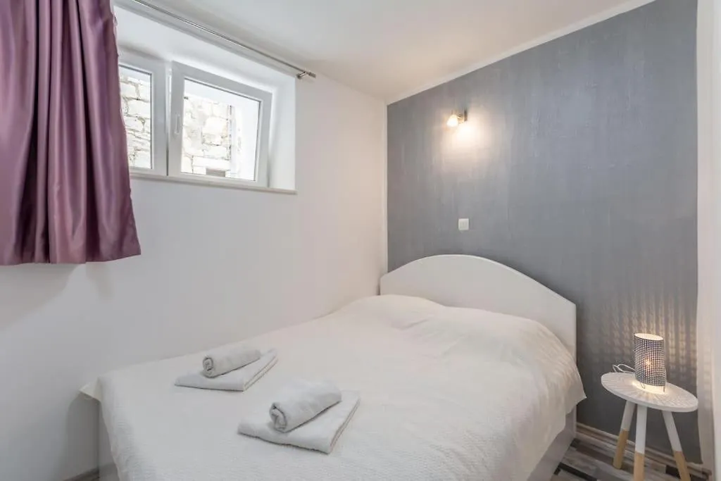 Apartment 3M - One Bedroom Apartment Split