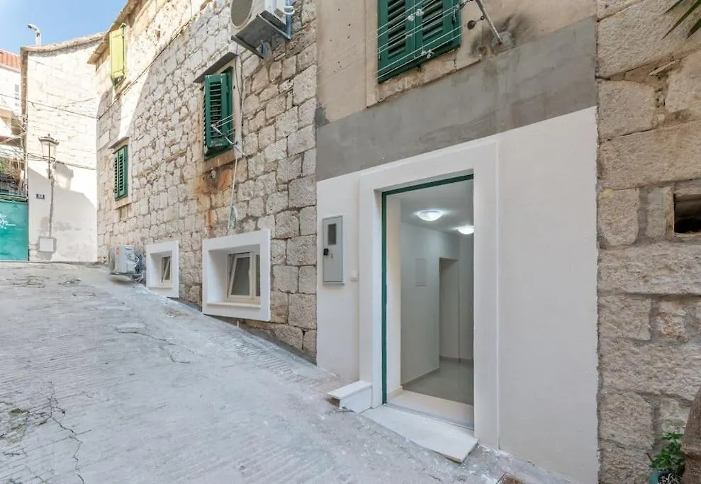 Apartment 3M - One Bedroom Apartment Split