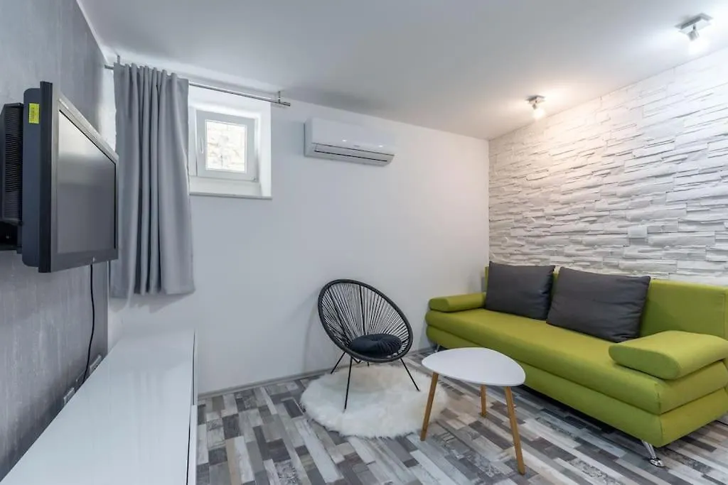 Apartment 3M - One Bedroom Apartment Split