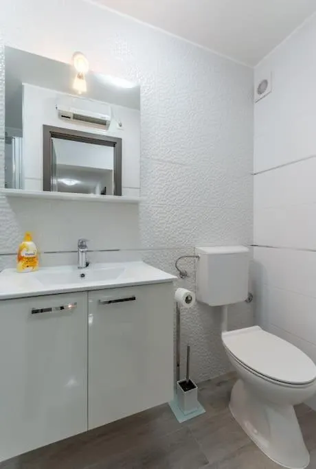 Apartment 3M - One Bedroom Apartment Split 0*,