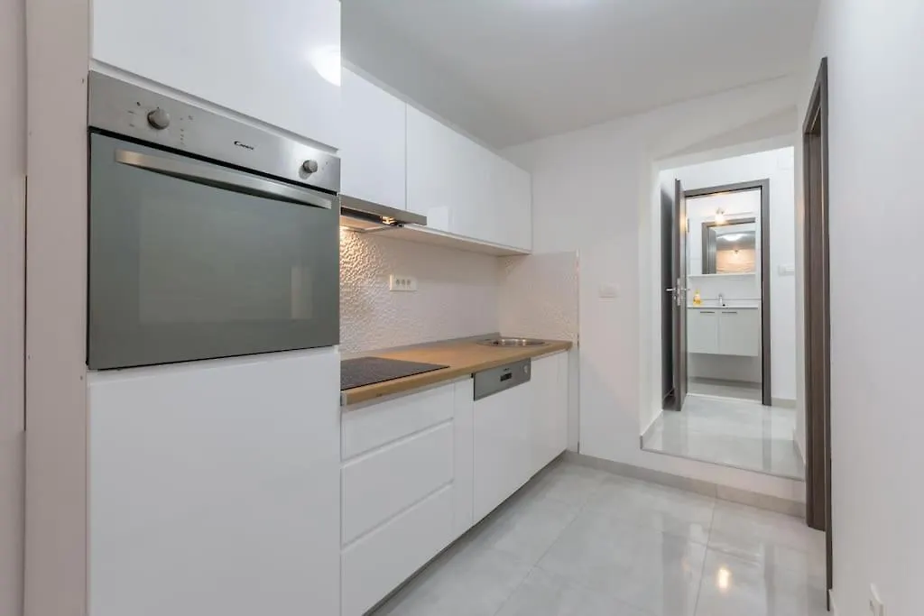 Apartment 3M - One Bedroom Apartment Split