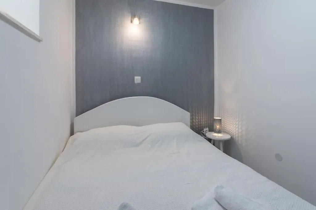 Apartment 3M - One Bedroom Apartment Split