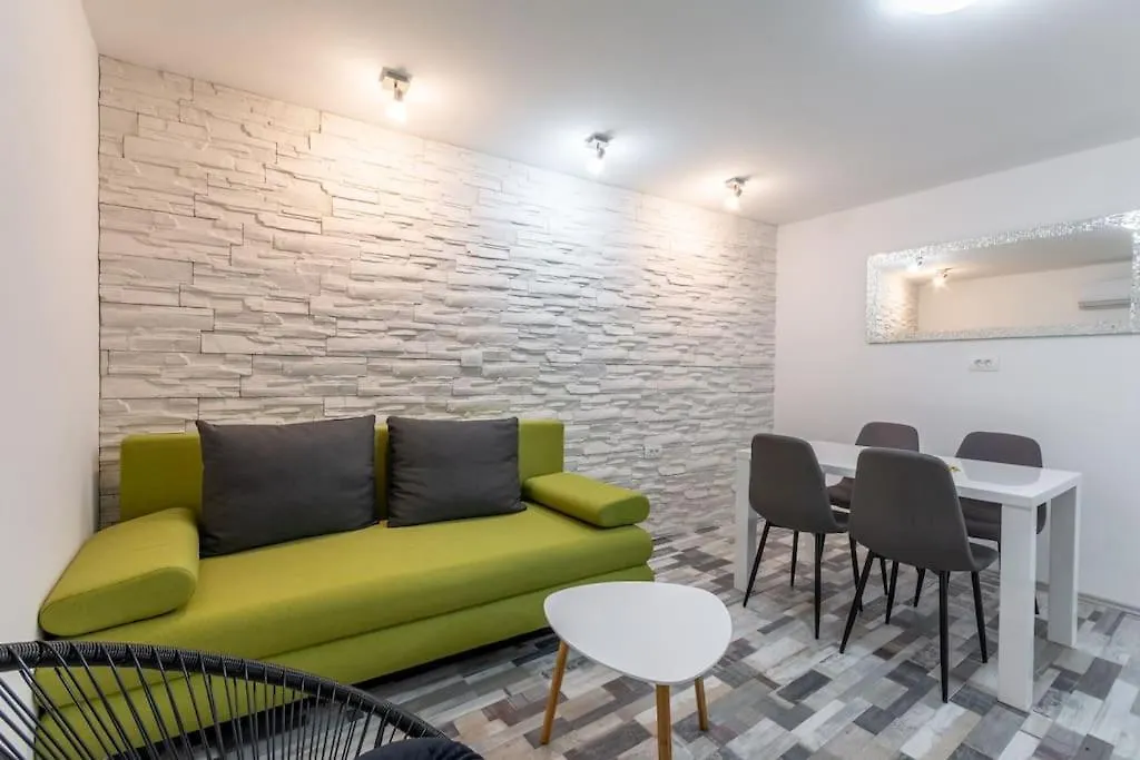 Apartment 3M - One Bedroom Apartment Split